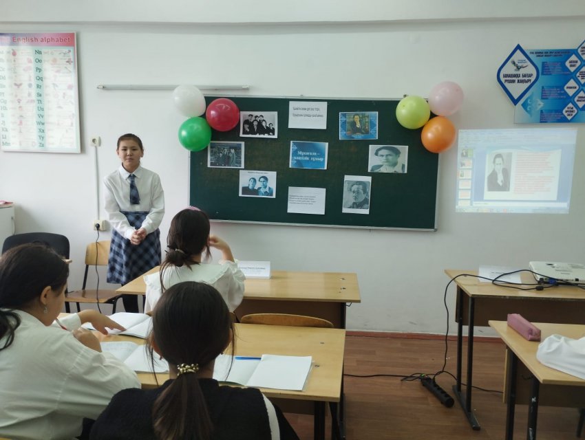 «Мұқағали –мәңгілік  ғұмыр», «Жырлайды жүрек» , «Әлі талай жыр болып жазыларсың...»  , «Ғасырда бір туатын дарабоз» тақырыптарында тәрбие сағаты